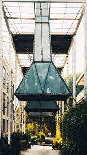 现代建筑玻璃采光天井