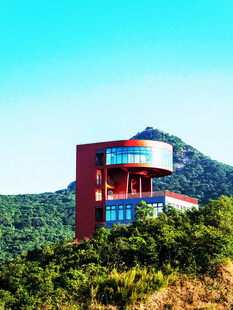 山巅现代观景建筑