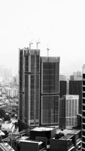 黑白城市摩天建筑群