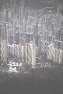 朦胧城市滨水高楼景观
