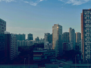 清晨都市高楼景观