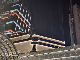 都市建筑夜景一角
