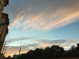 黄昏城市晚霞风光