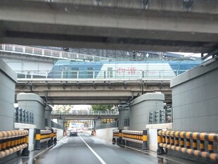 城市立交桥下道路