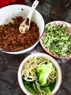 家常炸酱面备料