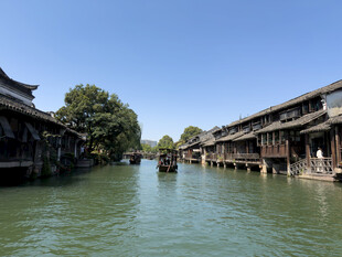 江南水乡古镇河道风光