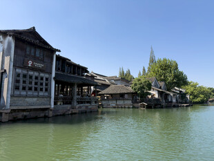江南水乡河畔古建风光