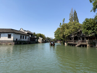 江南水乡古镇河道风光