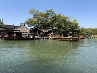 江南水乡河畔风光