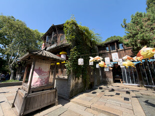 古镇老街夏日街景