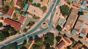 航拍城镇环岛路口