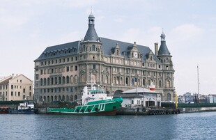 水岸欧式古典老建筑