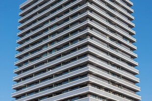 现代建筑几何外立面特写