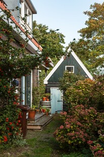 乡村林间小屋庭院风景