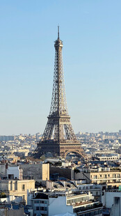 巴黎埃菲尔铁塔远景