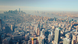 高空俯瞰现代都市全景