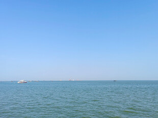 碧海蓝天海上风光