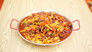 新疆大盘鸡炒米粉