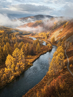 秋日山间河谷晨景