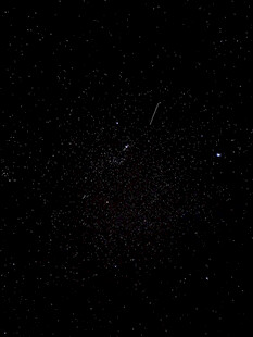 纯黑噪点暗背景素材