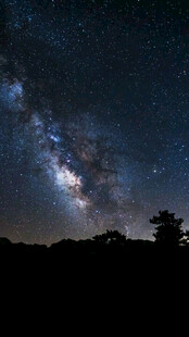 郊野夜空银河景观