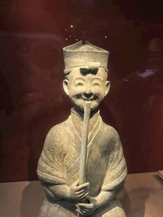 东汉吹箫陶俑