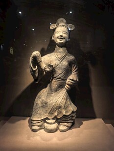 古代陶制女乐俑