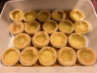 整盘新鲜出炉蛋挞
