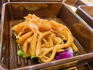 菜品陈列鸭肠食材