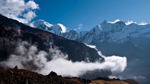 高原雪山云海景观