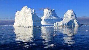 海面冰山自然景观