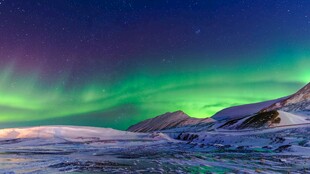 雪原极光绝美夜景