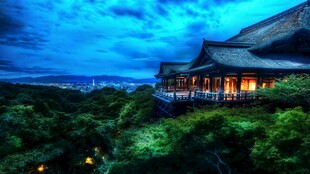暮色中式古建夜景