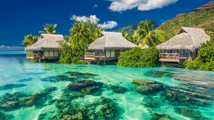 热带海岛水上度假屋