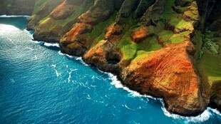 海岸悬崖碧海风光