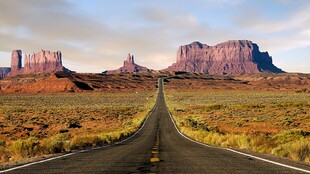 荒漠旷野公路风光