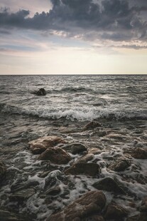 黄昏海岸礁石海景