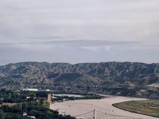 黄河沿岸山河风光