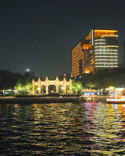 河畔都市夜景
