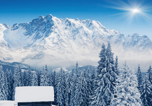 冬日雪山晴日美景