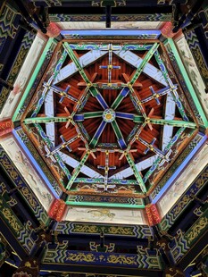 中式古建藻井仰拍