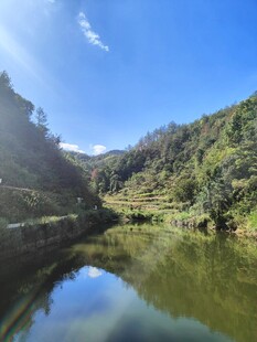 山间晴日山水风光
