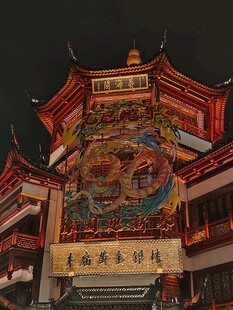 中式古建楼阁夜景