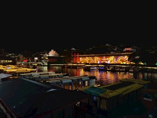 临水古建夜景