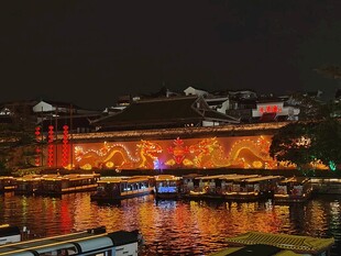 临水古建夜景