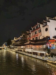 江南水乡河畔夜景
