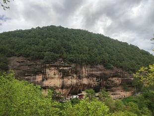 山间古村自然风光