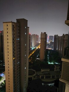 城市高层住宅夜景