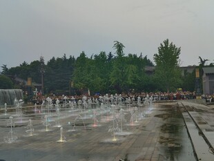 城市广场喷泉景观
