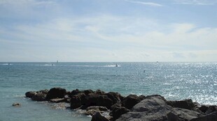 滨海礁石海岸风光